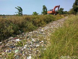 Sampah Menumpuk di Sungai Sidoarjo, Ini yang Dilakukan Dinas LHK