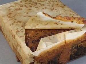 Wah, Fruitcake Berusia 106 Tahun Ini Masih Tampak Enak Dimakan! Wah, Fruitcake Berusia 106 Tahun Ini Masih Tampak Enak Dimakan!