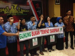 KLHK Lepas Aktivis Peduli Sampah yang Akan Bersihkan 17 Gunung