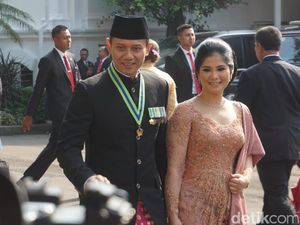 Foto: Tampil Menawan, Agus dan Annisa Pohan Ikut Upacara di Istana