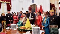 Disaksikan Megawati dan SBY, Jokowi Potong Tumpeng untuk Veteran RI