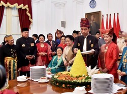Agus Yudhoyono: Jokowi Potong Tumpeng Pejuang