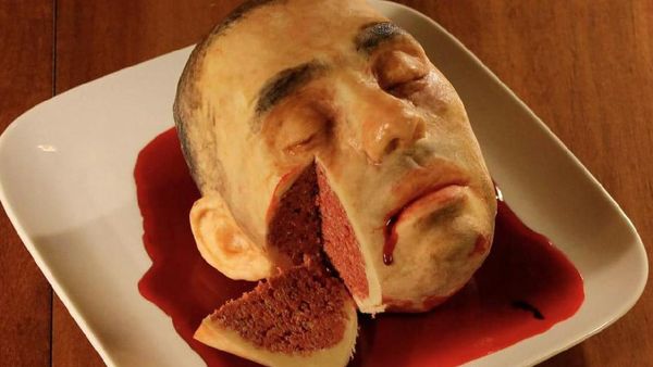 Hiii! Cake Ini Benar-benar Dibuat Persis Wajah dan Tengkorak Manusia
