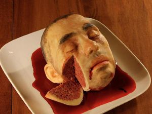 Hiii! Cake Ini Benar-benar Dibuat Persis Wajah dan Tengkorak Manusia