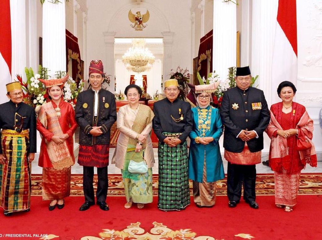 Adu Gaya Iriana Jokowi dan Mufidah Kalla Berkebaya Minangkabau di HUT RI