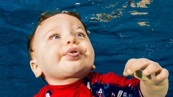 Foto: Seru Banget! Ketika si Kecil Beraksi di dalam Air