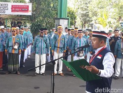 Calon Jemaah Haji Gelar Upacara Agustus di Asrama Haji Sukolilo