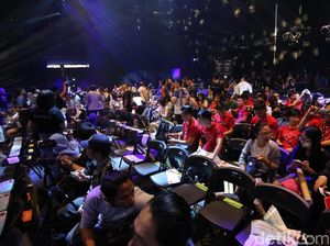 Fans Vietnam Datang ke Taipei Demi Gong Yoo di Peluncuran Asus Zenfone 4 Fans Vietnam Datang ke Taipei Demi Gong Yoo di Peluncuran Asus Zenfone 4