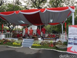 Foto: Musik Krumpyung Sambut Tamu Istana di Hari Kemerdekaan