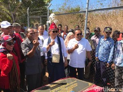 Naik Turun Lembah Demi Online di Daerah Terpencil