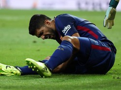 Kabar Buruk bagi Barca: Suarez Cedera Lutut dan Absen Empat Pekan