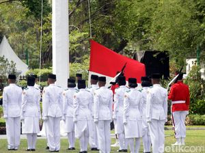 Hari Kemerdekaan dan Cerita di Balik Pembuatan Bendera Merah Putih Hari Kemerdekaan dan Cerita di Balik Pembuatan Bendera Merah Putih