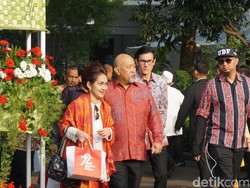 Karangan Bunga dari Jokowi untuk Istri Indro yang Tutup Usia