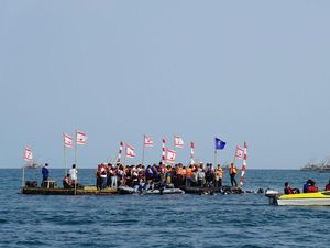 Merdeka! Upacara Bendera Sukses Digelar di Bawah Laut Selat Sunda