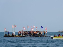 Merdeka! Upacara Bendera Sukses Digelar di Bawah Laut Selat Sunda