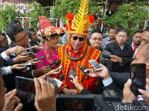 Jokowi Umumkan Busana Adat Terbaik Berhadiah Sepeda, Yasonna Juara