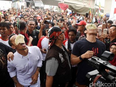 Ketika Cast Warkop DKI Reborn Part 2 Ikut Lomba Makan Kerupuk