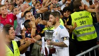 Ini adalah gelar Piala Super Spanyol yang ke-10 untuk Madrid. Secara jumlah, mereka masih di belakang Barcelona yang sudah juara 12 kali. (Foto: Juan Medina/REUTERS)