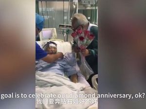 Cara Pria 81 Tahun Bangunkan Istri yang Koma Ini Bikin Hati Meleleh
