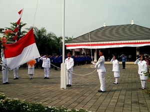 Alasan untuk Tak Perlu Cemaskan Risiko Kanker Kulit Saat Upacara 17-an