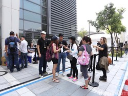 Ingin Lihat Gong Yoo, Fans Padati Lokasi Peluncuran Zenfone 4