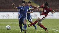 Ezra Walian mencetak gol pertama Timnas Indonesia U-22 ke gawang Kamboja.
