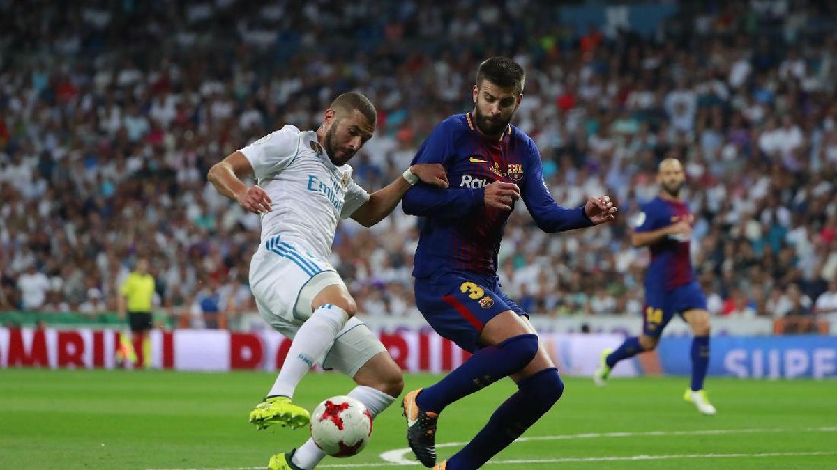 Gerard Pique saat Barcelona kalah 0-2 dari Real Madrid (Gonzalo Arroyo Moreno/Getty Images)