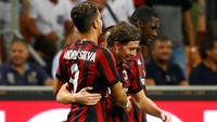 Riccardo Montolivo memperbesar keunggulan Milan menjadi 2-0 pada menit ke-25. Foto: Stefano Rellandini/Reuters