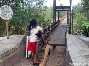 Jembatan Miring di Bantul Akhirnya Ditutup Palang Besi