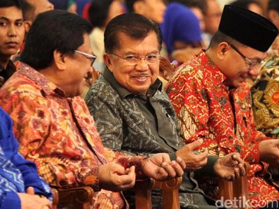 Wapres JK Hadiri Peringatan Hari Konstitusi di MPR