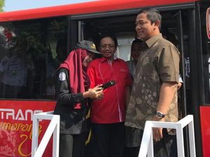 Bayar Trans Semarang Kini Cuma Tempel Stiker