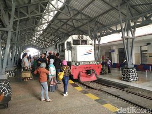 Penumpang Melonjak, KA Relasi Blitar-Jakarta Tambah Gerbong