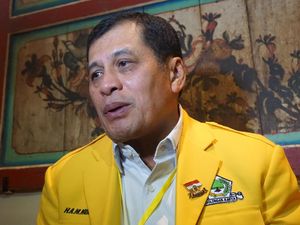 Nurdin Halid ke Ichsan Limpo: Mari Berkompetisi Sehat Nurdin Halid ke Ichsan Limpo: Mari Berkompetisi Sehat