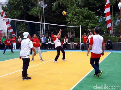 Serunya Sri Mulyani Main Voli, Catur hingga Panahan