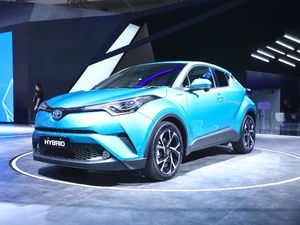 Ingin Luncurkan C-HR Hybrid, Toyota?