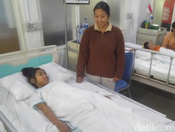 Niken yang Lumpuh Pasca Imunisasi MR Kangen Sekolah Lagi