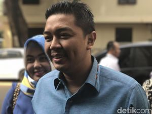 Penuhi Panggilan Polisi, Wali Kota Kendari Ditemani Istri Penuhi Panggilan Polisi, Wali Kota Kendari Ditemani Istri