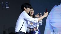 Udah Baper Liat Gong Yoo sama Tatjana Saphira? Jangan Lihat Foto Ini!