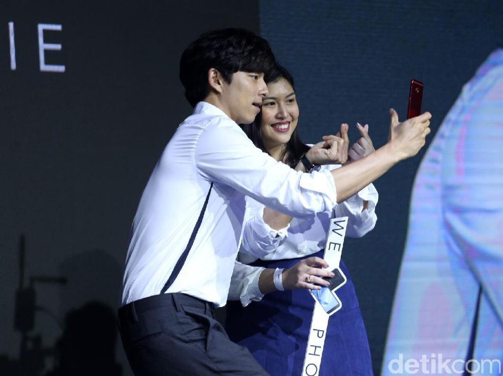 Udah Baper Liat Gong Yoo sama Tatjana Saphira? Jangan Lihat Foto Ini! Udah Baper Liat Gong Yoo sama Tatjana Saphira? Jangan Lihat Foto Ini!