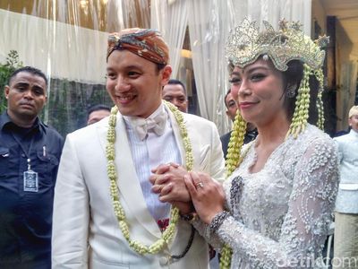 Resmi Menikah! Ini Momen Bahagia Moreno Soeprapto dan Noorani Sukardi