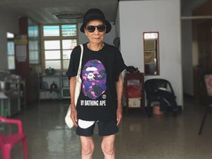 Kenalan dengan Moon Lin, Nenek 88 Tahun yang Lebih Stylish dari Kamu