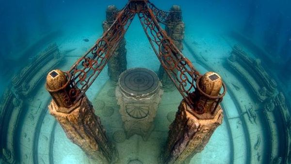 Foto: Beginilah Pemakaman di Bawah Laut