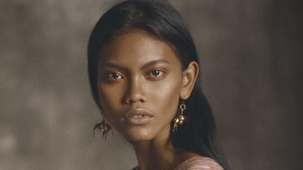 Foto: Eksotisme Laras Sekar, Model Indonesia yang Eksis di Paris Fashion Week