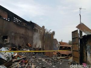 Kebakaran di Kapas Madya Membakar Tiga Bangunan