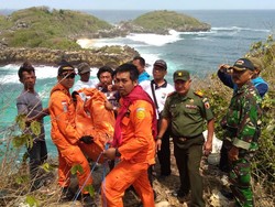 Evakuasi Pemancing Terjebak di Pulau Celeng Terkendala Ombak