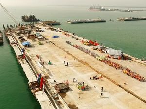 Pembangunan Pelabuhan Kuala Tanjung Capai 92% Pembangunan Pelabuhan Kuala Tanjung Capai 92%