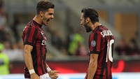 Andre Silva kembali menjebol gawang Shkendija pada menit ke-27 untuk membawa Milan unggul 3-0. Foto: Marco Luzzani/Getty Images