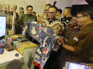 Menteri Hanif Buka Pameran UMKM Binaan CSR