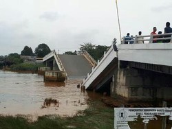 Jembatan di Barito Kuala Kalsel Patah, Amblas Terendam Air