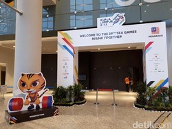 Jas Biru dan Baju Adat Kutai untuk Kontingen Indonesia di Pembukaan SEA Games 2017